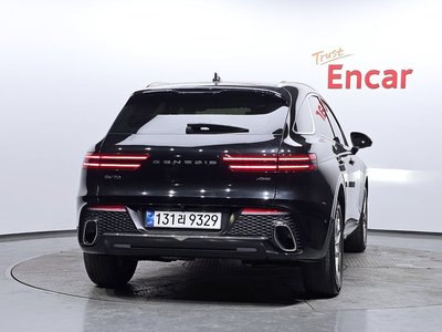 صورة 4 لـ 2023 Genesis GV70