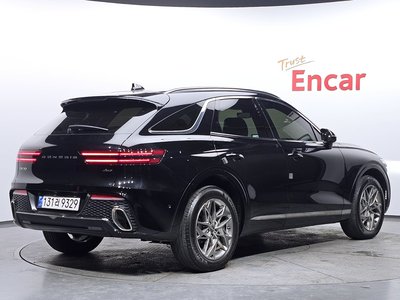 صورة 3 لـ 2023 Genesis GV70