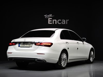 MERCEDES-BENZ E-CLASS - 4