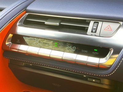 2017 Lexus LC — миниатюра 19