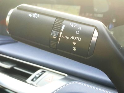 2017 Lexus LC — миниатюра 11