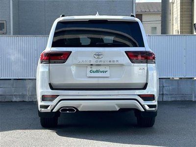 TOYOTA LAND CRUISER 300 - 8