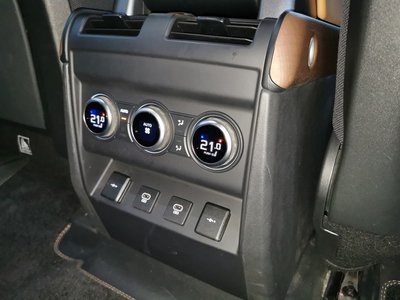 LAND ROVER DEFENDER - 9