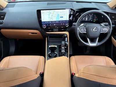 صورة 2 لـ 2023 Lexus NX