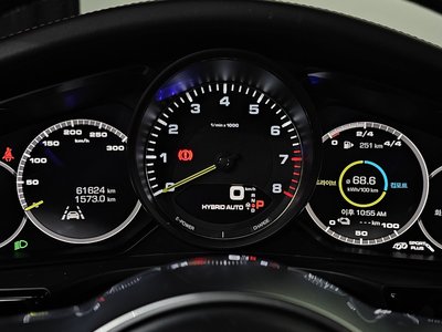 PORSCHE PANAMERA - 8