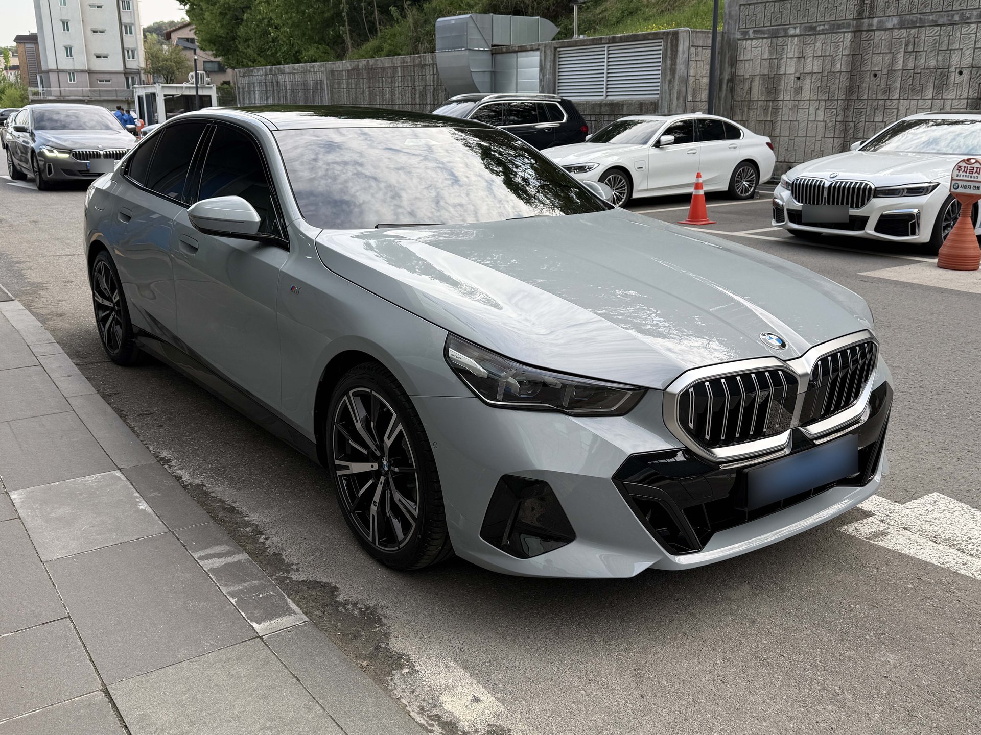 BMW 5 SERIES - View 1