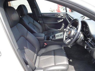 PORSCHE MACAN - 10