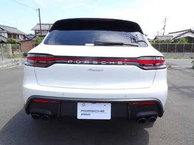 PORSCHE MACAN - 4