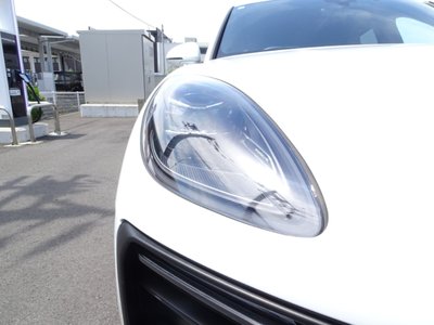 PORSCHE MACAN - 8
