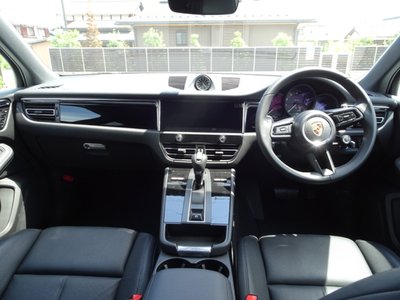 PORSCHE MACAN - 9