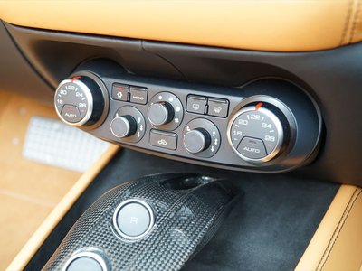 صورة مصغرة 56 لـ 2016 Ferrari CALIFORNIA T