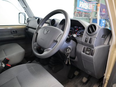 TOYOTA LAND CRUISER - 3