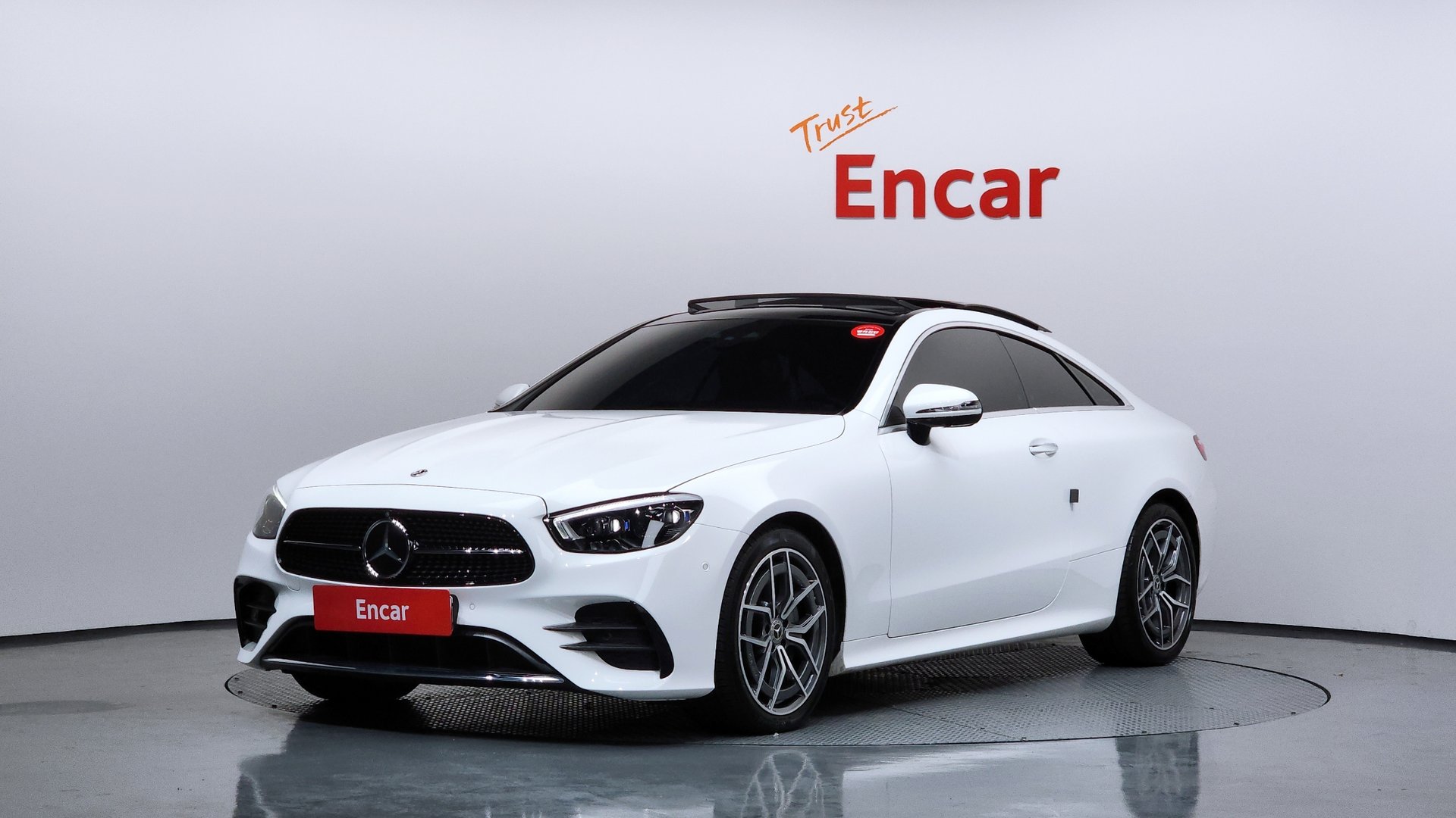 MERCEDES-BENZ E-CLASS - View 1