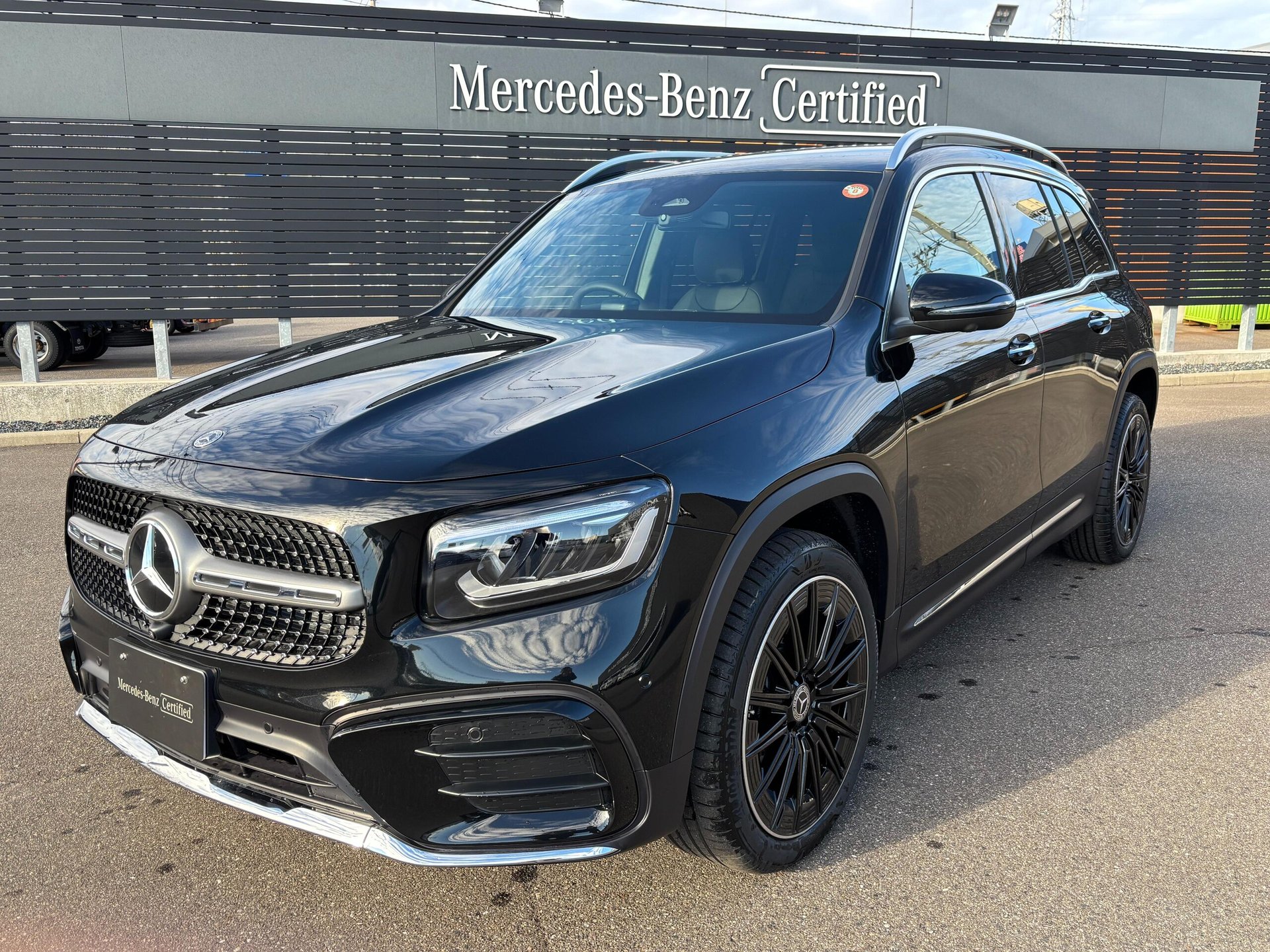 MERCEDES-BENZ GLB - View 1