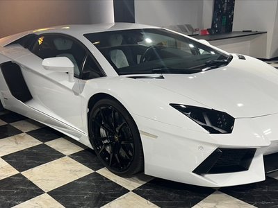 LAMBORGHINI AVENTADOR - 8
