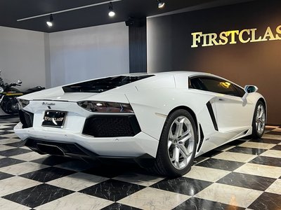 LAMBORGHINI AVENTADOR - 9