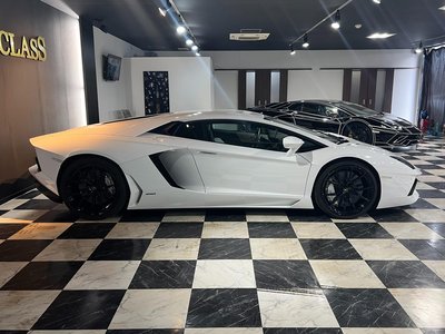LAMBORGHINI AVENTADOR - 10