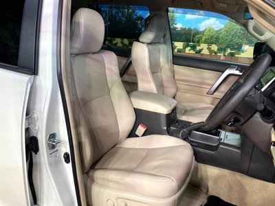 TOYOTA LAND CRUISER PRADO - 8