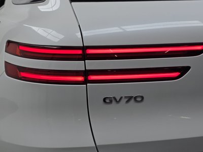 صورة 10 لـ 2025 Genesis GV70
