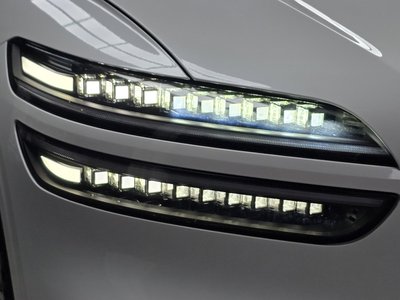 صورة 9 لـ 2025 Genesis GV70