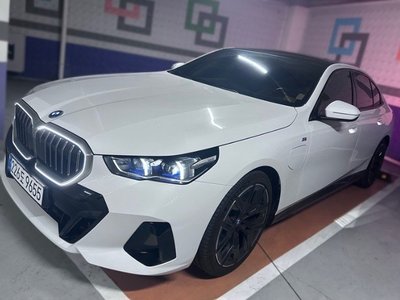 BMW 5 SERIES - 1
