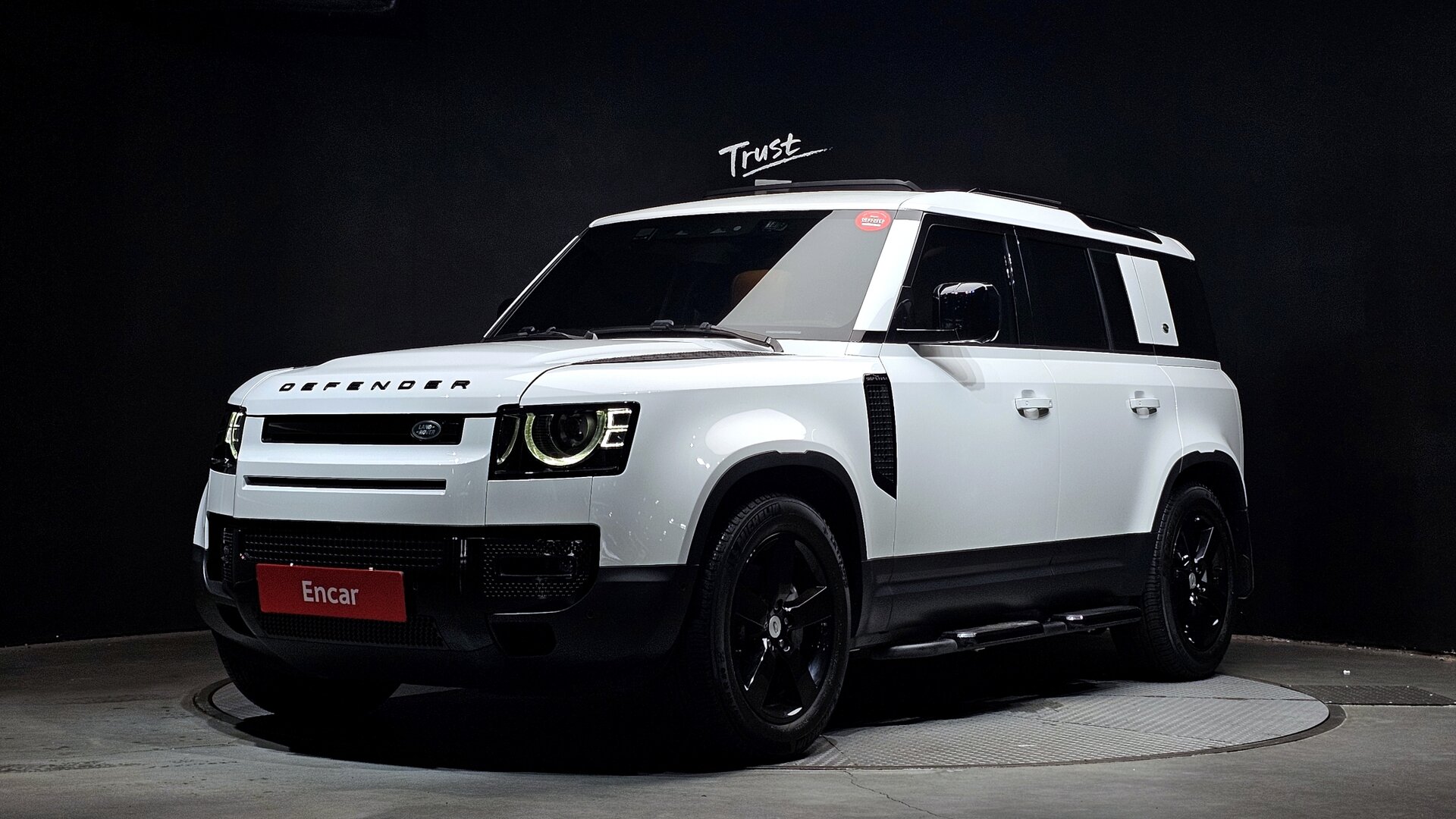 LAND ROVER DEFENDER - View 1