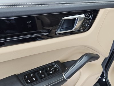 2021 Porsche CAYENNE thumbnail 27