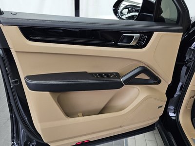 2021 Porsche CAYENNE thumbnail 14