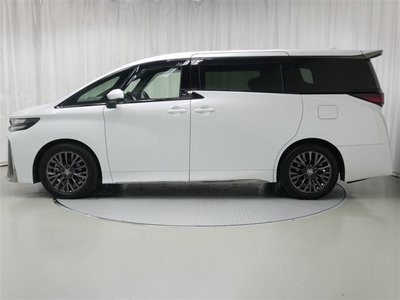 2024 Toyota VELLFIRE photo 2