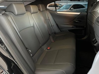 صورة 10 لـ 2022 Lexus ES