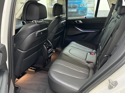 2025 BMW X5 thumbnail 11