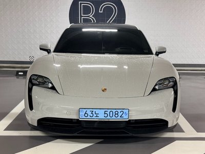 2021 Porsche TAYCAN photo 5