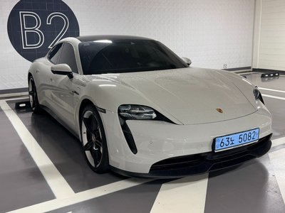 2021 Porsche TAYCAN photo 2
