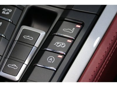 2020 Porsche 718 SPYDER thumbnail 33