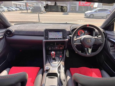 NISSAN GT-R - 8