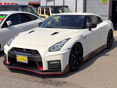 NISSAN GT-R - 1