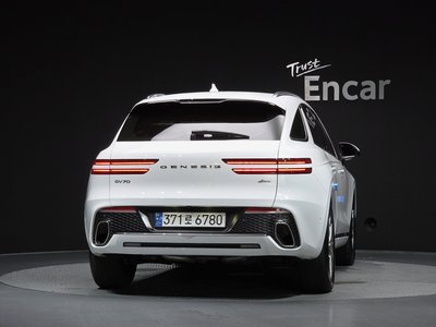 صورة 3 لـ 2022 Genesis GV70