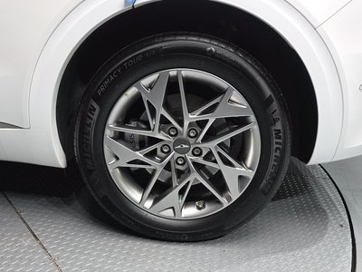 صورة 8 لـ 2022 Genesis GV70