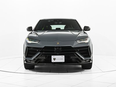 2023 Lamborghini URUS photo 2