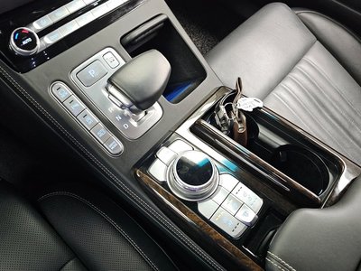 GENESIS G90 - 9