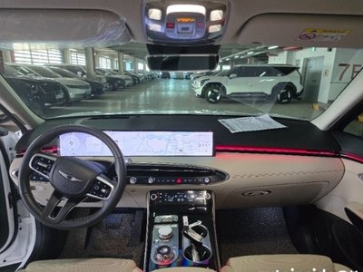 2025 Genesis GV70 photo 8