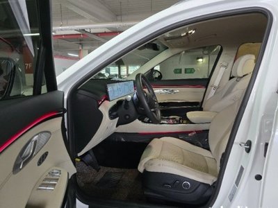 2025 Genesis GV70 photo 6