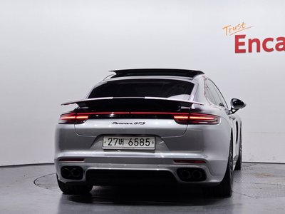 PORSCHE PANAMERA - 3