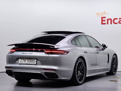 PORSCHE PANAMERA - 4