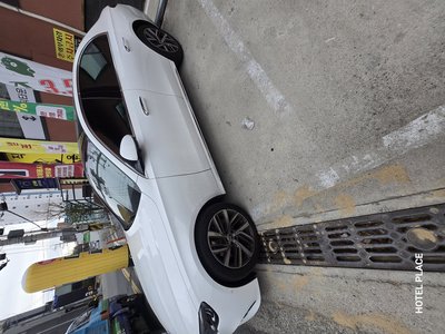 MERCEDES-BENZ E-CLASS - 1