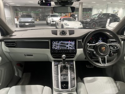 PORSCHE MACAN - 7