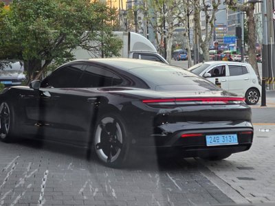 2026 Porsche TAYCAN — миниатюра 11