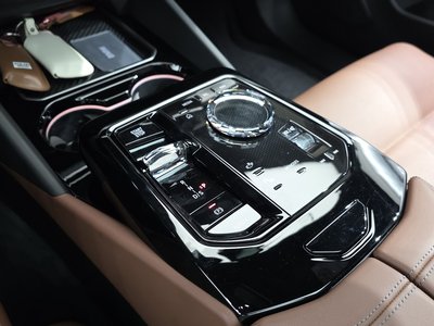 2025 BMW 5 SERIES — миниатюра 12