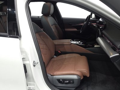 2025 BMW 5 SERIES — миниатюра 16
