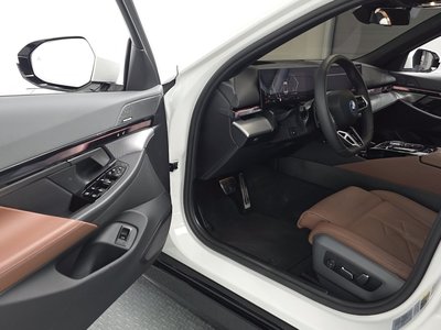 2025 BMW 5 SERIES — миниатюра 13
